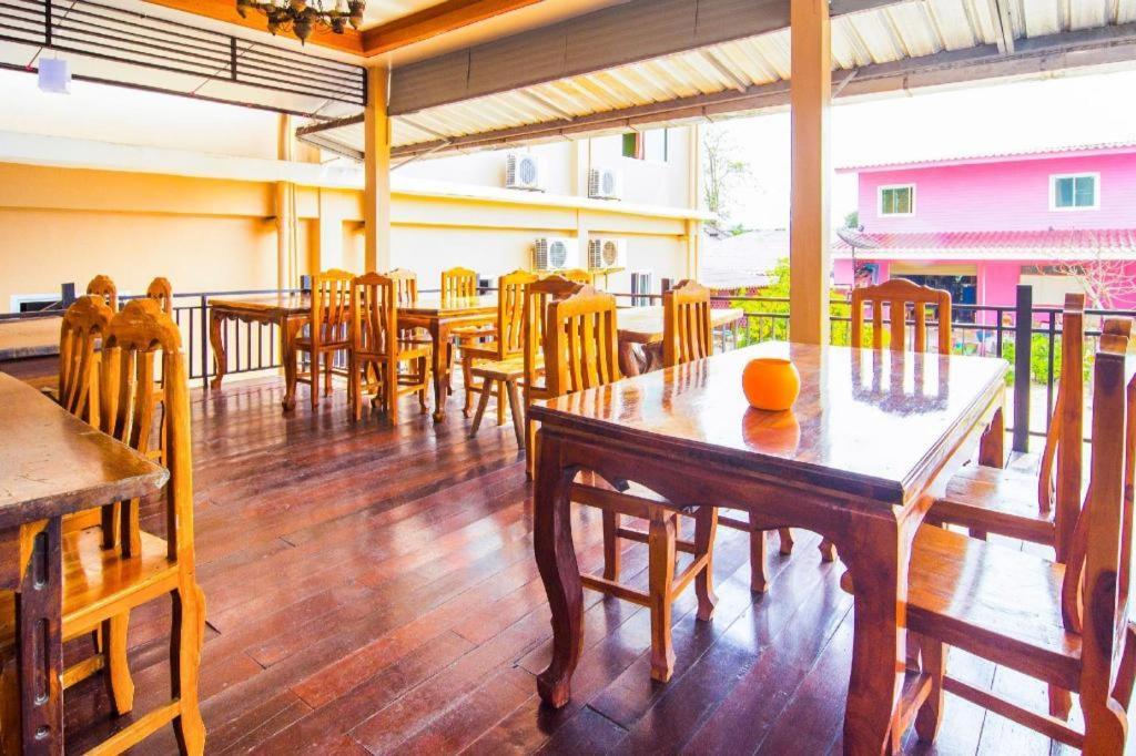 Oyo 561 Kor Wanburi Hotel Prachuap Khiri Khan Exterior photo